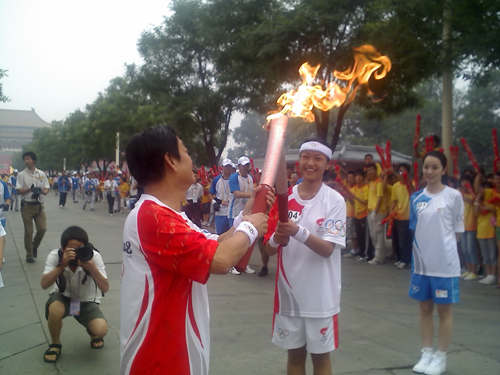 今早在北京传递奥运火炬!